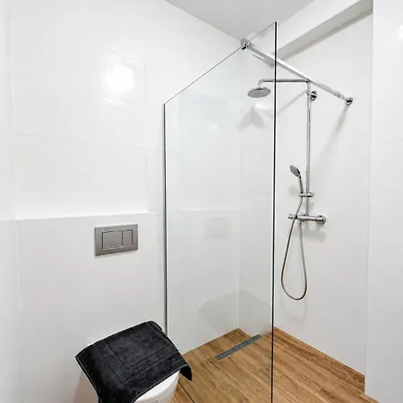 Apartmán Simcity I 2br Old Town Opulence W Self Check I Heated Floors I Washer And Dryer I Just 3 Min Walk To Main Square *