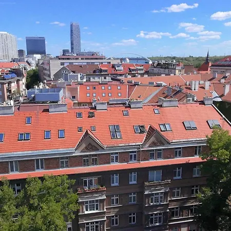 Simcity I 2br Old Town Opulence W Self Check I Heated Floors I Washer And Dryer I Just 3 Min Walk To Main Square Apartmán *